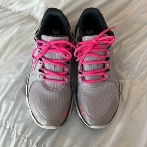 Women’s Under Armour tennis shoes